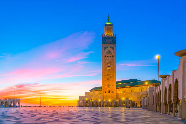 مسجد الحسن الثاني في الدار البيضاء عند الغروب